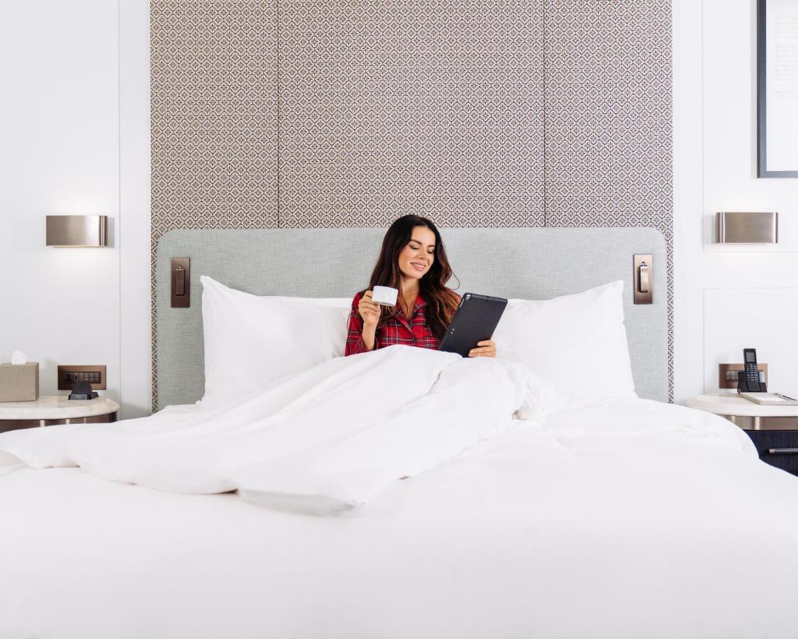 Hotel Address Estambul Exterior foto A guest in a bedroom at the Hilton London Paddington