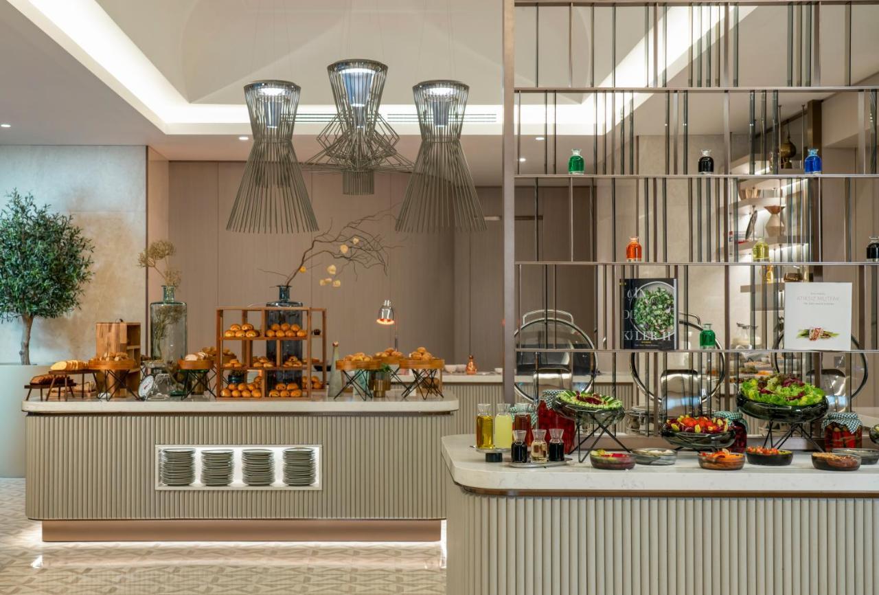 Hotel Address Estambul Exterior foto The buffet at the hotel
